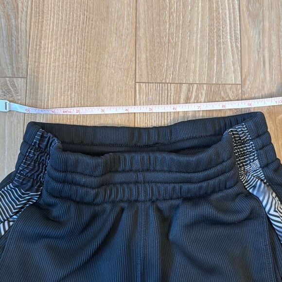 Under armour boys black and gray athletic shorts size medium youth - Picture 5 of 10
